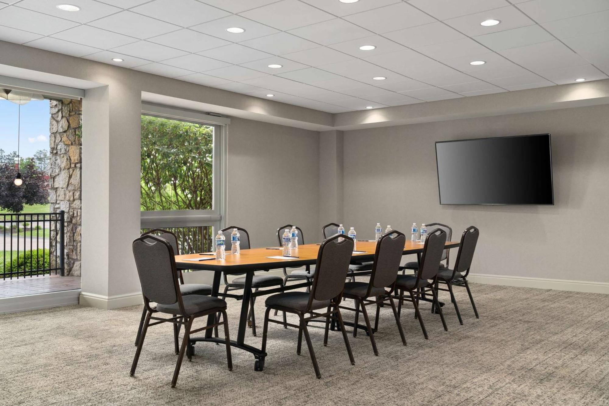 Hotel Doubletree By Hilton Pittsburgh Airport Moon Township Esterno foto