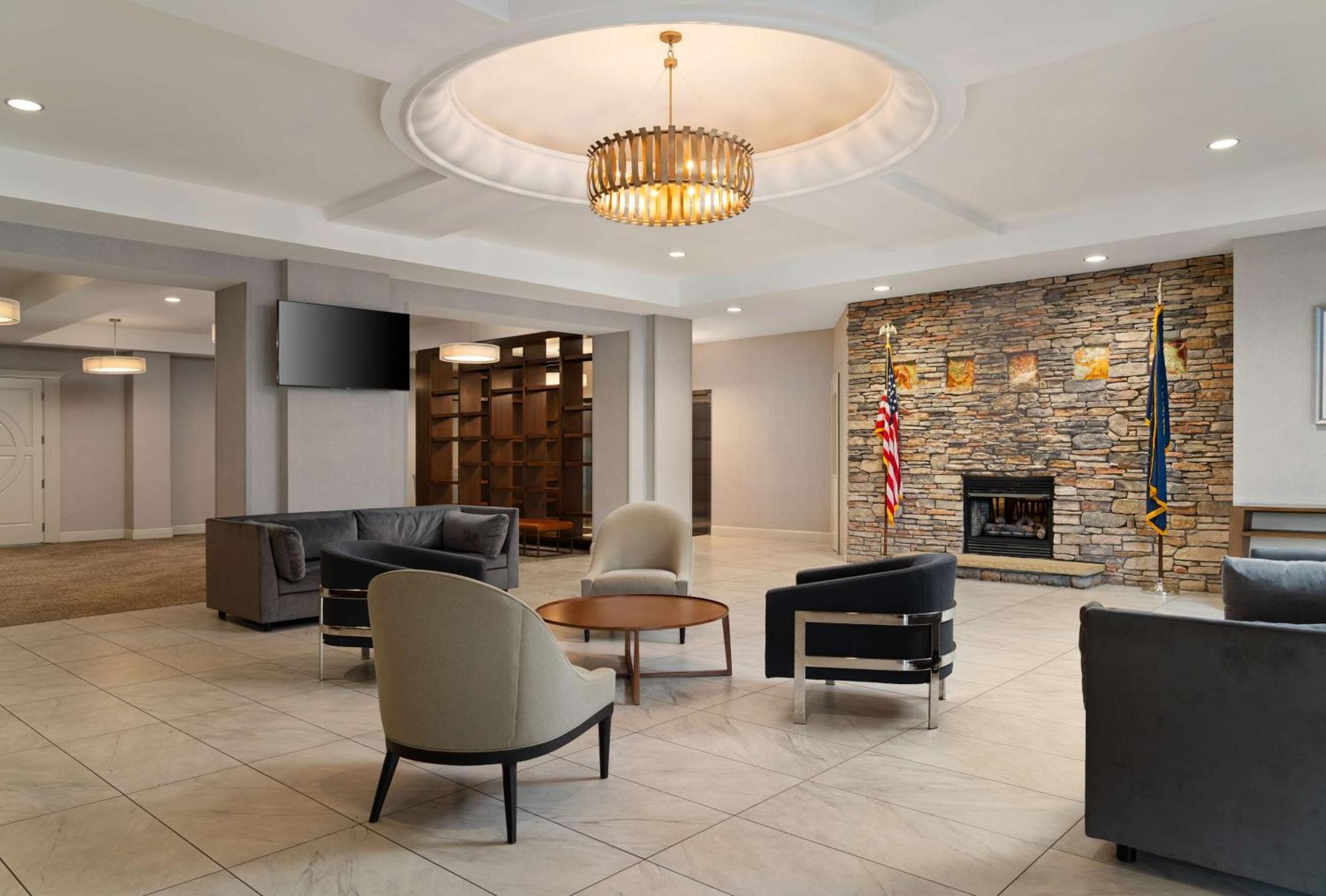 Hotel Doubletree By Hilton Pittsburgh Airport Moon Township Esterno foto