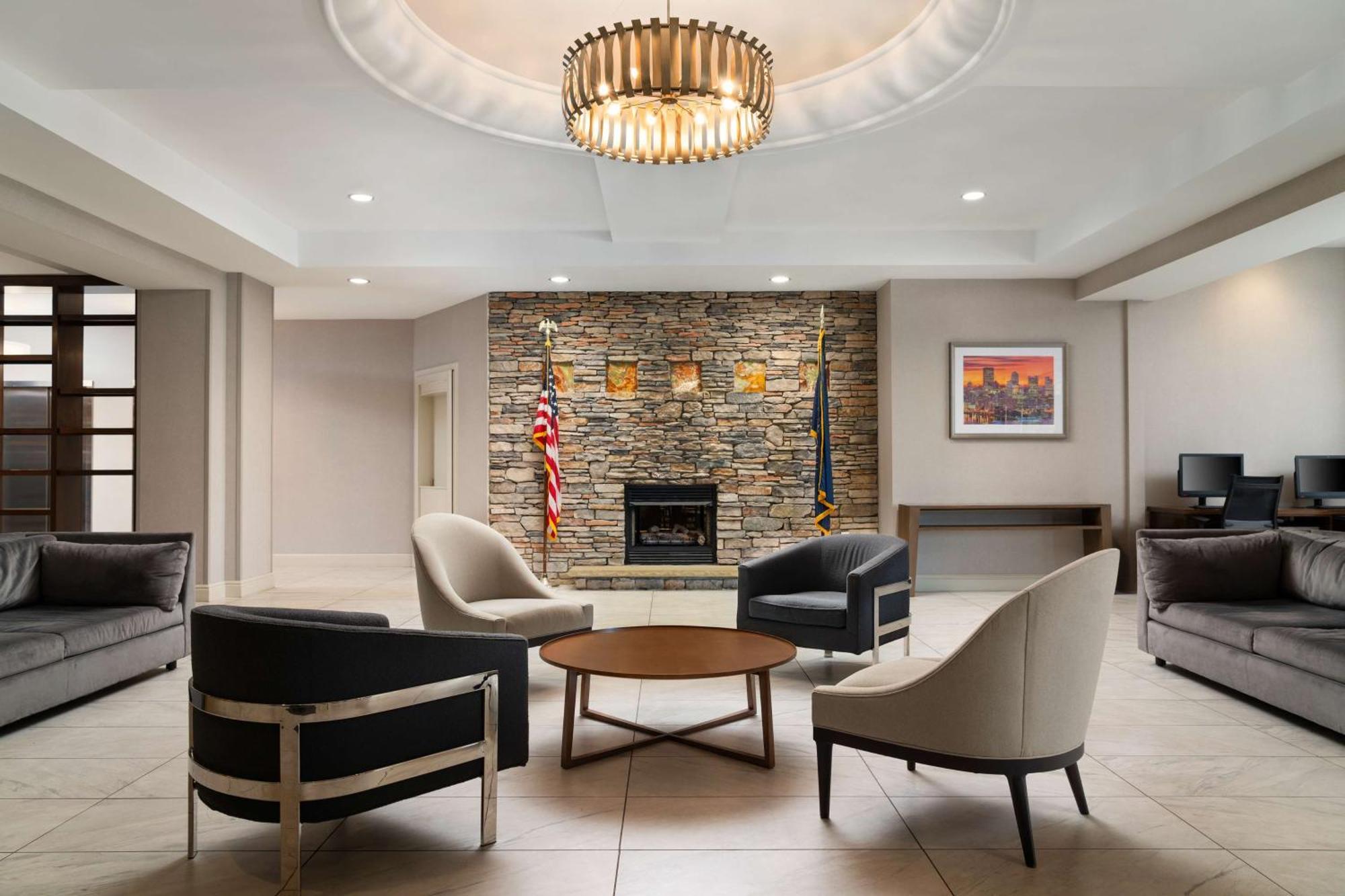Hotel Doubletree By Hilton Pittsburgh Airport Moon Township Esterno foto