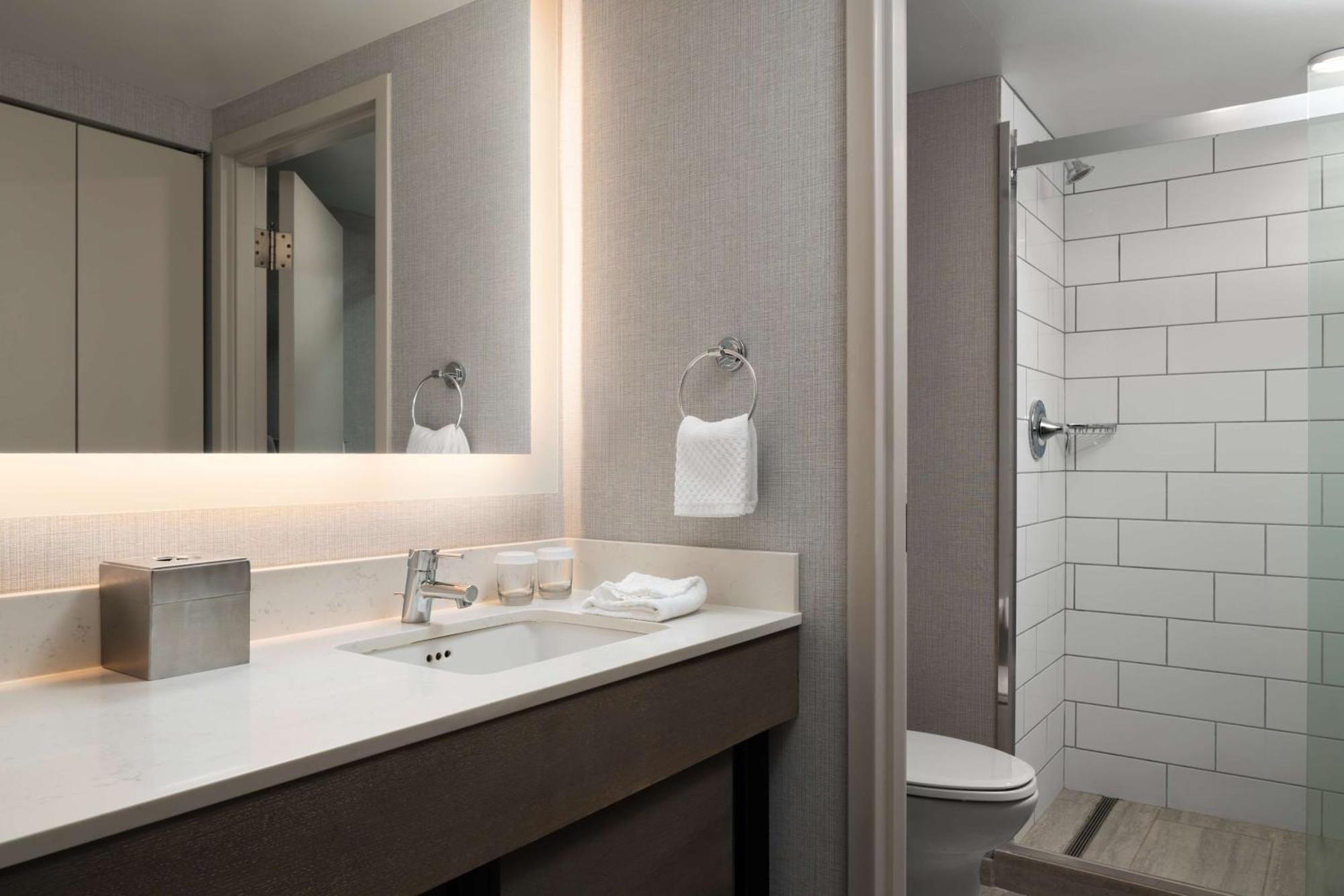 Hotel Doubletree By Hilton Pittsburgh Airport Moon Township Esterno foto