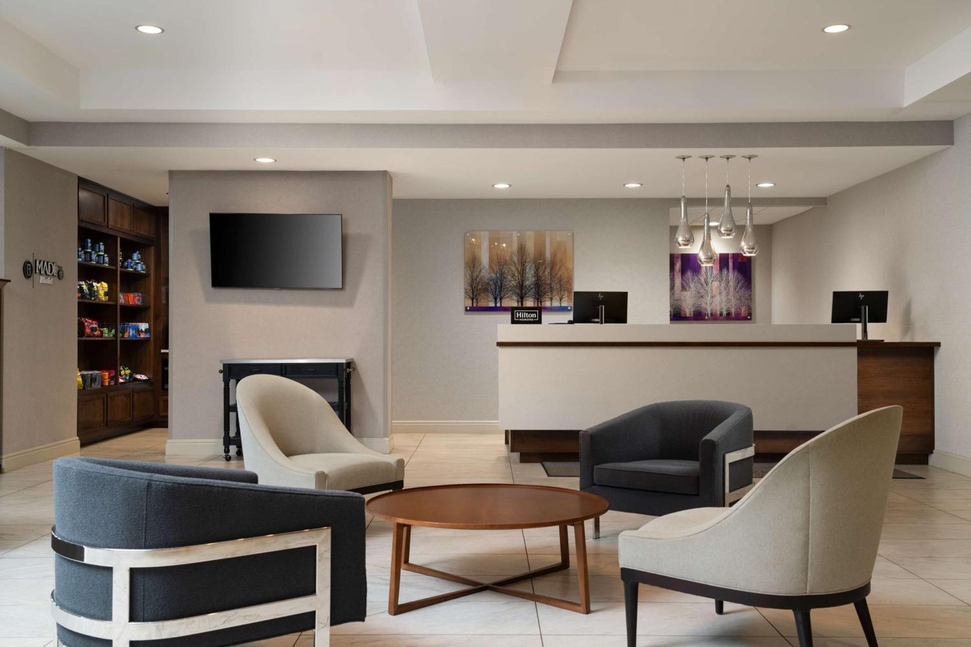 Hotel Doubletree By Hilton Pittsburgh Airport Moon Township Esterno foto
