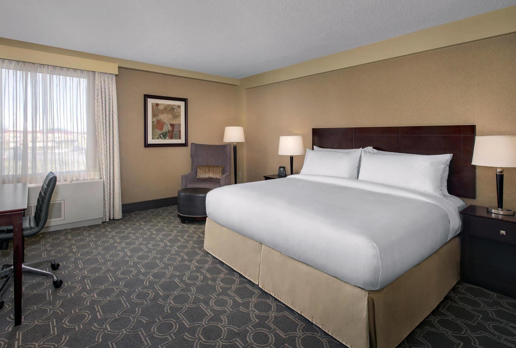 Hotel Doubletree By Hilton Pittsburgh Airport Moon Township Esterno foto