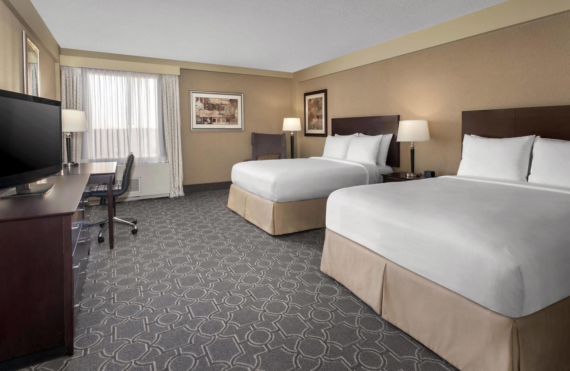 Hotel Doubletree By Hilton Pittsburgh Airport Moon Township Esterno foto
